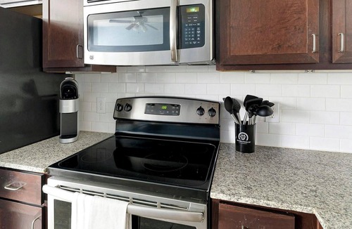 Washington Ave./ Memorial Park Apartment | Landing | Stunning Studio, Clubhouse, Gym