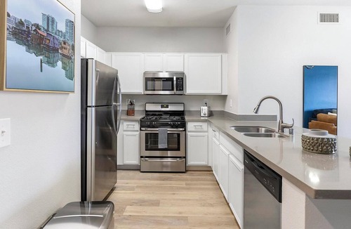 Rhodes Ranch Apartment | Landing | Stunning 2BD, Gym, Clubhouse