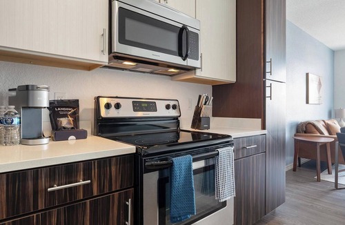 Fairvilla Apartment | Landing | Stylish 1BD, Clubhouse, Gym