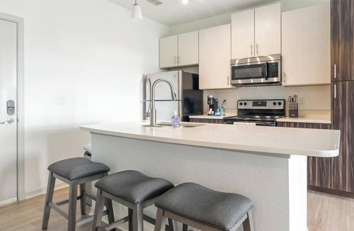 Fairvilla Apartment | Landing | Stylish 1BD, Clubhouse, Gym