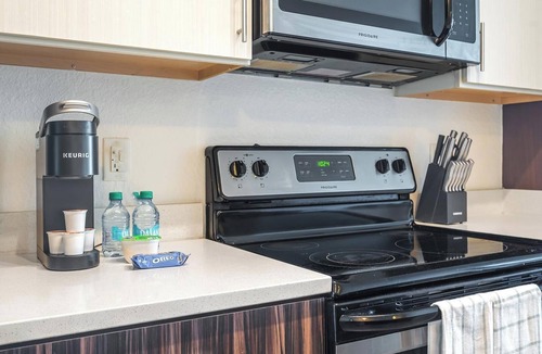 Fairvilla Apartment | Landing | Stylish 1BD, Clubhouse, Gym