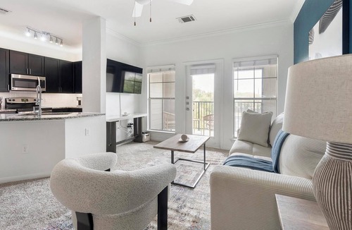 Austin Apartment | Landing | Stylish 1BD, Courtyard, Gym