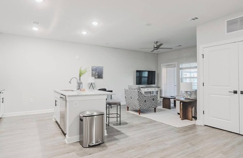 Fort Myers Apartment | Landing | Stylish 1BD, Pool