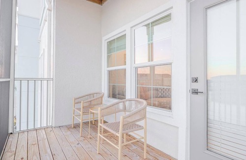 Fort Myers Apartment | Landing | Stylish 1BD, Pool
