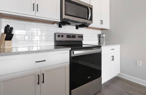 Fort Myers Apartment | Landing | Stylish 1BD, Pool
