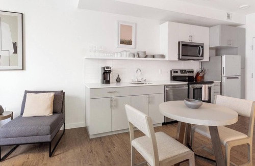 Mann Apartment | Landing | Stylish 1BD, Rooftop Lounge, Game Room