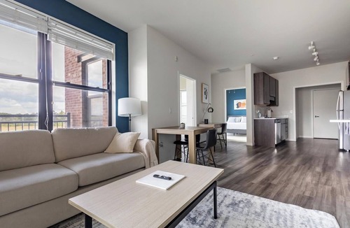 Milwaukee Apartment | Landing | Stylish 2BD, Clubhouse, Gym