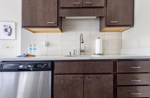 Milwaukee Apartment | Landing | Stylish 2BD, Clubhouse, Gym