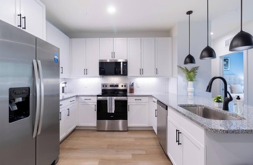 Freeport Apartment | Landing | Stylish 2BD, Clubhouse, Gym
