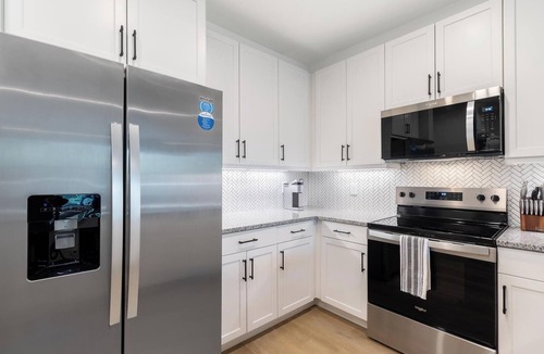 Freeport Apartment | Landing | Stylish 2BD, Clubhouse, Gym