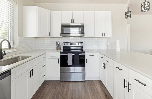 Goodyear Apartment | Landing | Stylish 2BD, Clubhouse