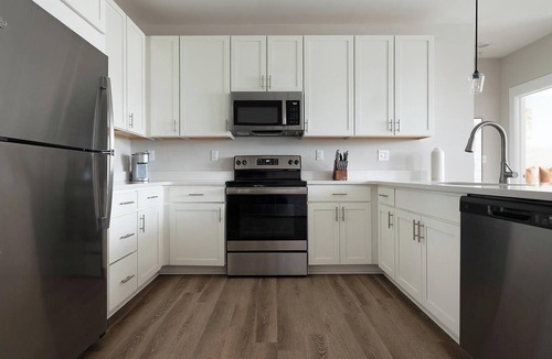 Hickory Apartment | Landing | Stylish 2BD, Clubhouse, Yoga Studio