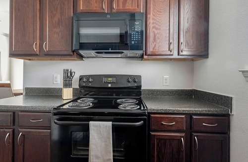 Northeast Houston Apartment | Landing | Stylish 2BD, Game Room, Clubhouse
