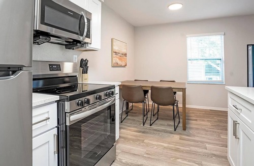 Dunedin Apartment | Landing | Stylish 2BD, Gym