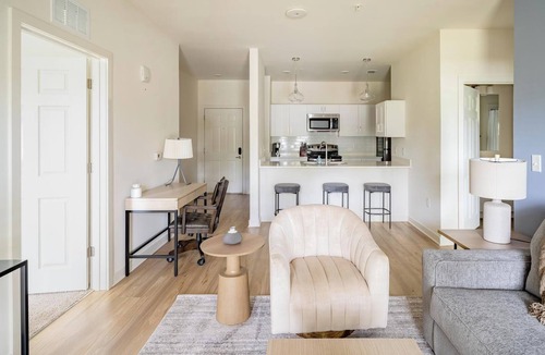 Bellview Apartment | Landing | Stylish 2BD, Pool, Gym