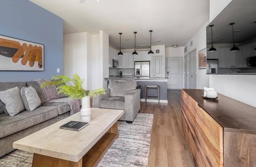 Lower Basin Lake Travis Apartment | Landing | Stylish 2BD, Pool, Gym