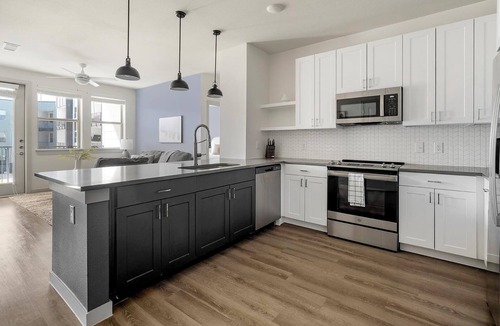 Lower Basin Lake Travis Apartment | Landing | Stylish 2BD, Pool, Gym