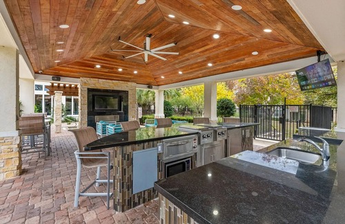 McNeil Apartment | Landing | Stylish 2BD, Gym, Yoga Studio