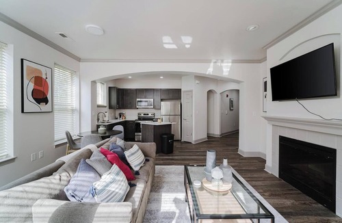 Corryville Apartment | Landing | Stylish 2BD, Pool, Clubhouse