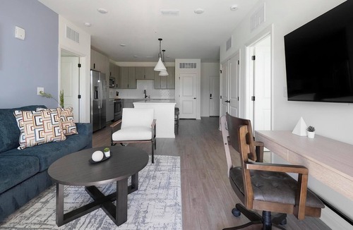 Ono Island Apartment | Landing | Stylish 2BD, Pool, Yoga Studio