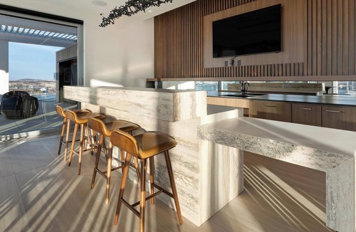 Washington Apartment | Landing | Stylish 2BD, Rooftop Lounge, Courtyard