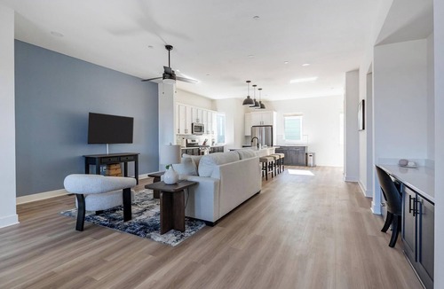 Lee's Summit Apartment | Landing | Stylish 3BD in Lee's Summit