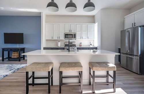 Lee's Summit Apartment | Landing | Stylish 3BD in Lee's Summit