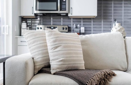 Downtown Apartment | Landing | Stylish Studio, Pool, Gym