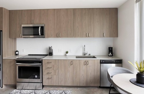 Mann Apartment | Landing | Stylish Studio, Game Room, Gym