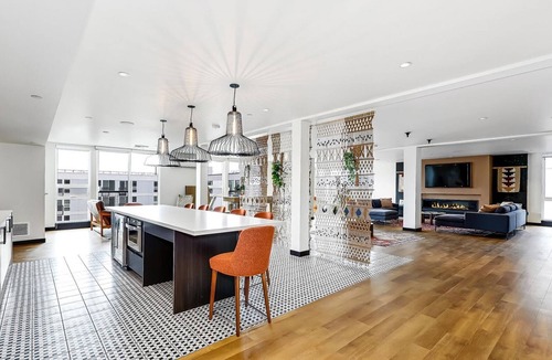 Mann Apartment | Landing | Stylish Studio, Game Room, Gym