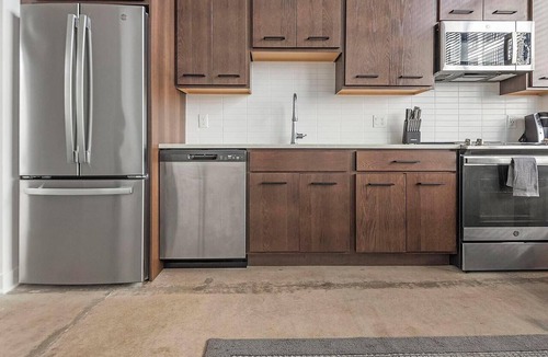 Downtown St. Louis Apartment | Landing | Stylish Studio, Gym, Rooftop Lounge