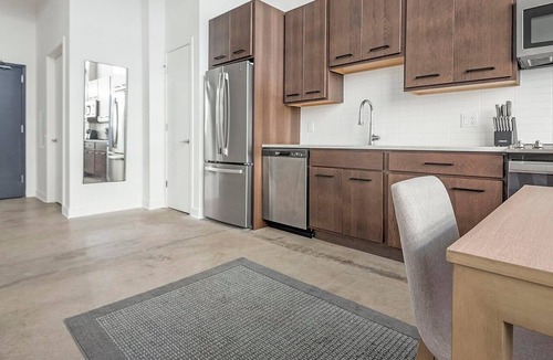 Downtown St. Louis Apartment | Landing | Stylish Studio, Gym, Rooftop Lounge
