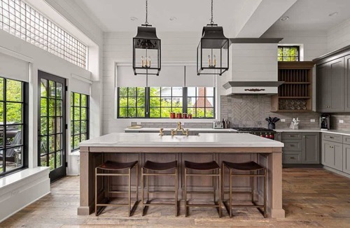 Lakeside House | Landmark Home 1 Blk from Lake MI Game Rm & EV Chgr