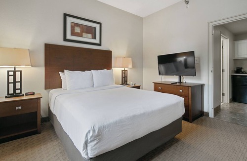 Fort Bragg Hotel | Landmark Inn Fort Liberty