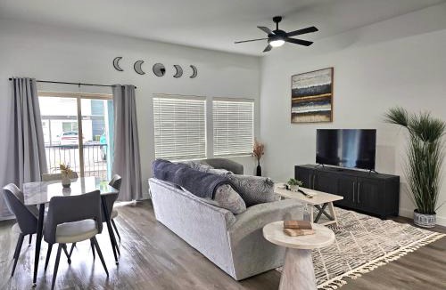 Phoenix Apartment | Landmark on 67th