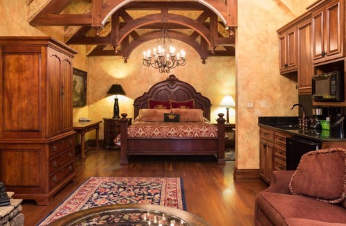 Loudonville Hotel | Landoll's Mohican Castle