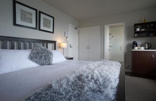 Bluff Hotel | Lands End