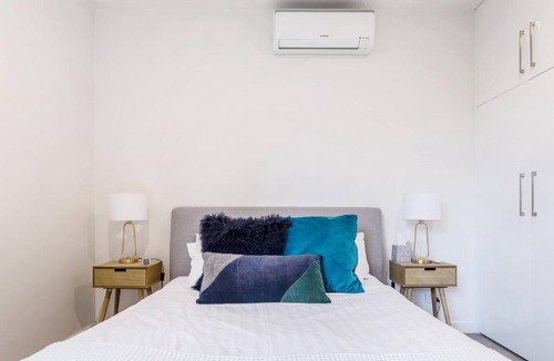 Fitzroy Apartment | Laneway Leisure - Leafy Delight in the Heart of Fitzroy