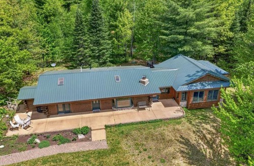 Drummond House | Lang Lodge cabin