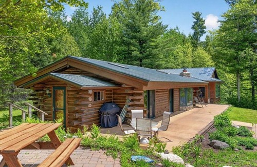 Drummond House | Lang Lodge cabin