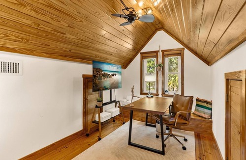 Mount Dora House | Langoon Lodge 3-BR 2-BA, 7 beds. Walk to DT&Lake