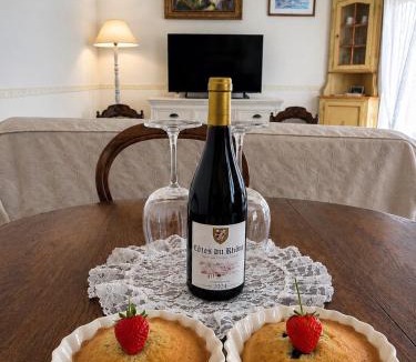 Montfavet Apartment | LaPetite Maison Abigail, Peaceful home in Avignon