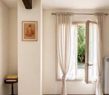 Montfavet Apartment | LaPetite Maison Abigail, Peaceful home in Avignon