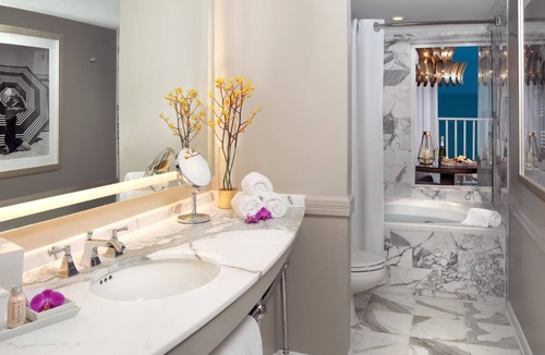 Vanderbilt Beach Resort | LaPlaya Beach & Golf Resort - A Noble House Resort