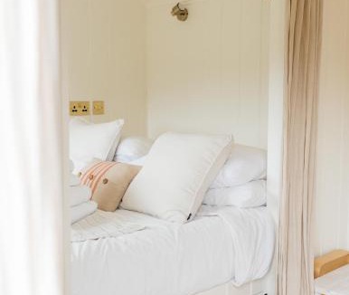 Cholderton Apartment | Lapwing Hut