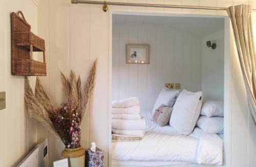 Cholderton Apartment | Lapwing Hut