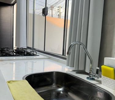 Central - West Region House | Lar Aconchegante 2min do centro
