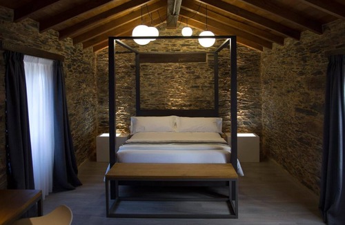 Meira House | Lar de Donas