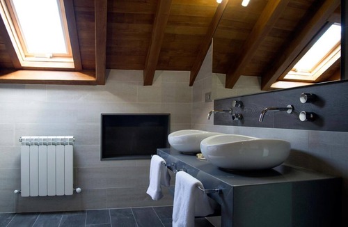 Meira House | Lar de Donas
