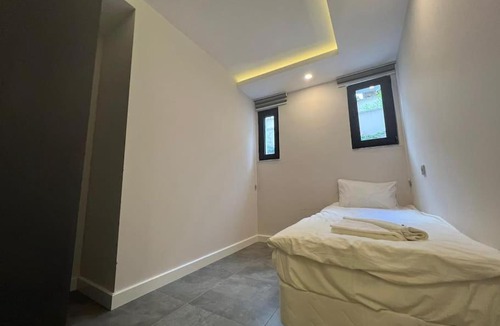 Eski Lara Apartment | Lara's Homes B1 Basement (2+1)